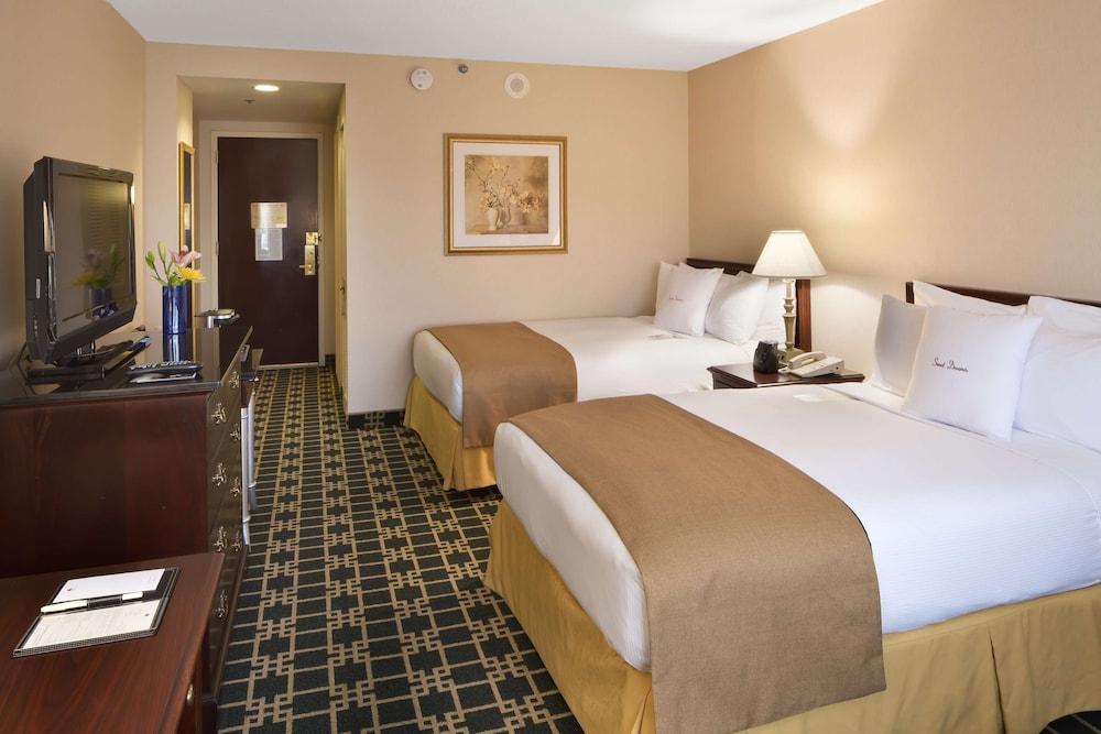 Doubletree By Hilton Fort Lee/George Washington Bridge Екстер'єр фото